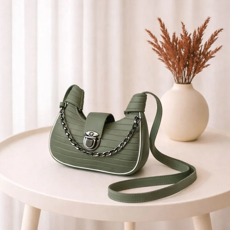Crossbody bag with chain detail for kids made of jelly fiber (waterproof). ____ Delivery Free