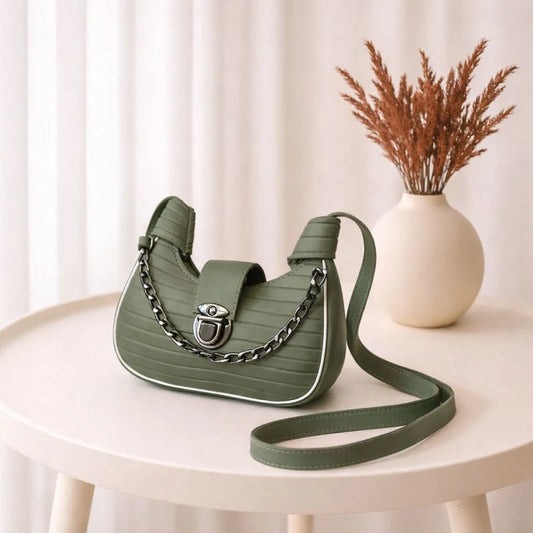 Crossbody bag with chain detail for kids made of jelly fiber (waterproof). ____ Delivery Free