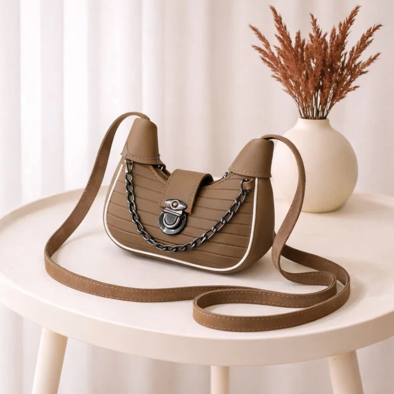 Crossbody bag with chain detail for kids made of jelly fiber (waterproof). ____ Delivery Free