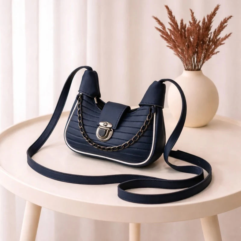 Crossbody bag with chain detail for kids made of jelly fiber (waterproof). ____ Delivery Free