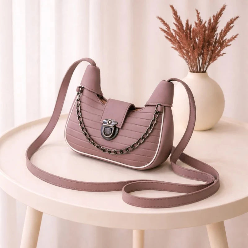 Crossbody bag with chain detail for kids made of jelly fiber (waterproof). ____ Delivery Free