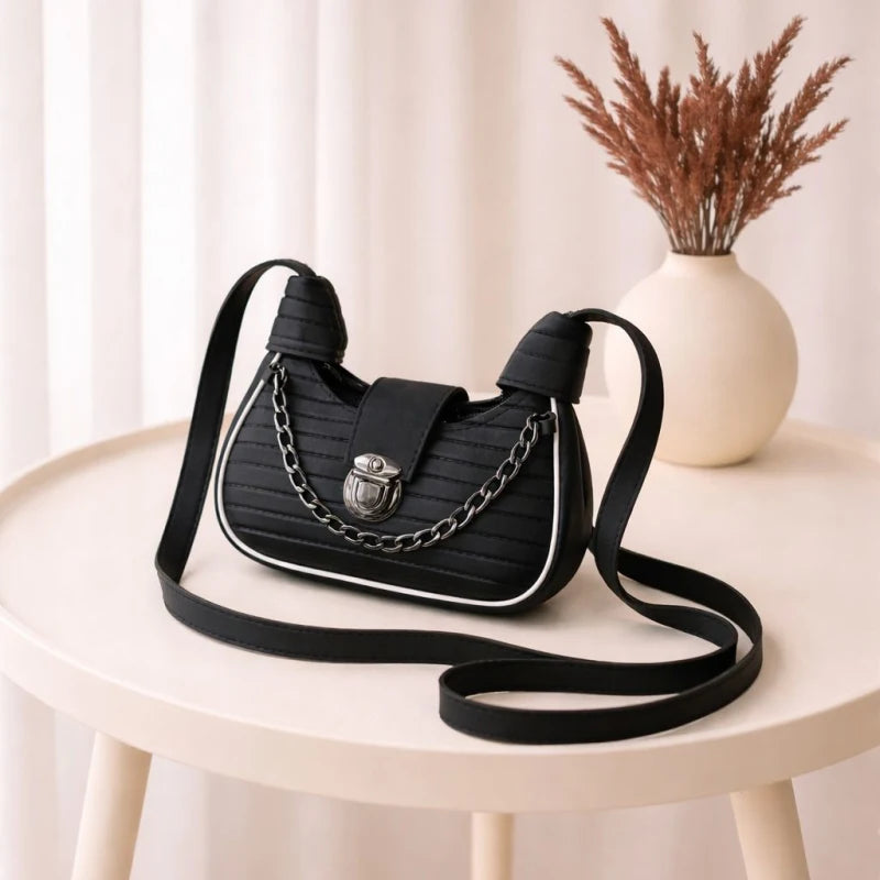 Crossbody bag with chain detail for kids made of jelly fiber (waterproof). ____ Delivery Free